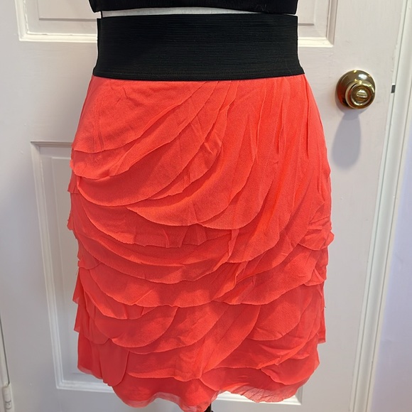 Express mini scalloped skirt - Picture 2 of 7